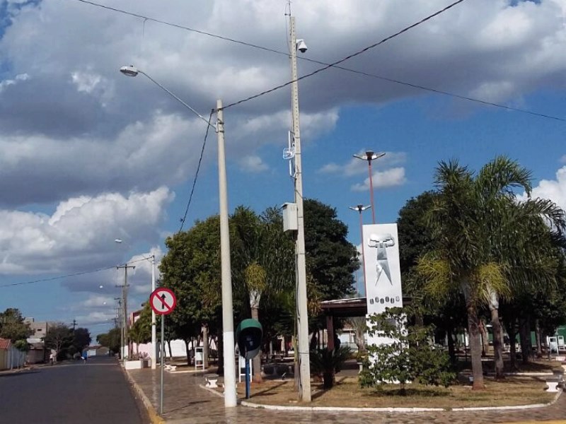 Prefeito visita cidade da região para conhecer sistema de monitoramento.