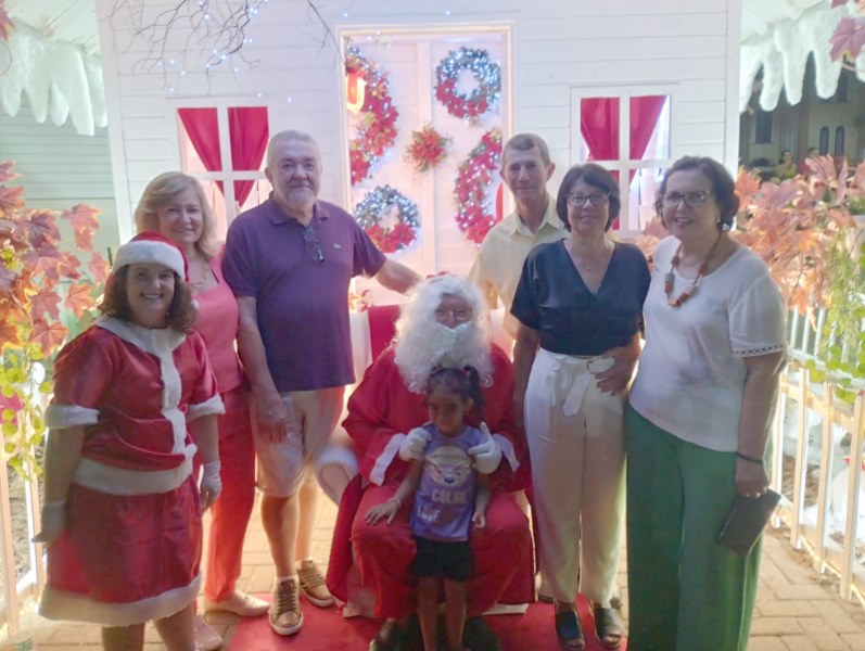 Papai Noel chegou em Vista Alegre trazendo alegria e a magia do Natal.