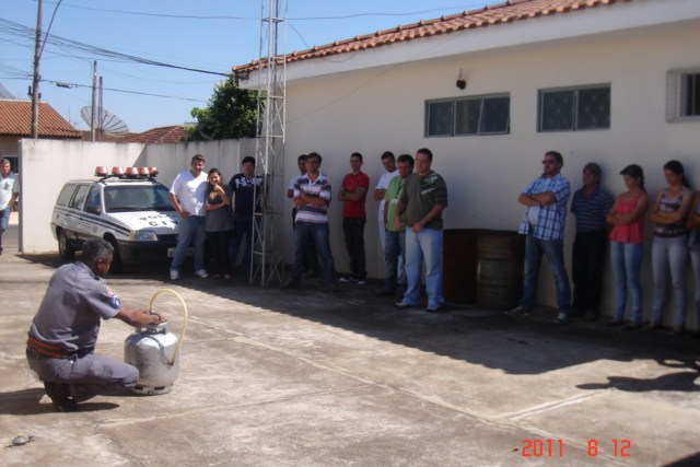 Vista Alegre recebe corpo de bombeiros para treinamento de brigada de incêndio.