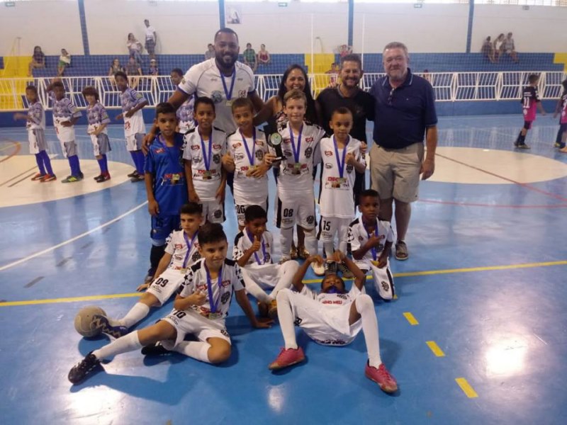 Vista Alegre conquista título no futsal em três categorias.