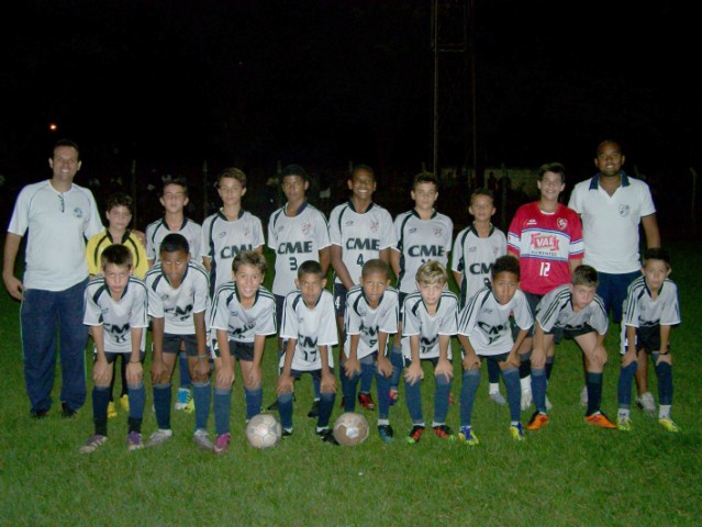 Vista Alegre avança com 2 categorias na copa de futebol menor.