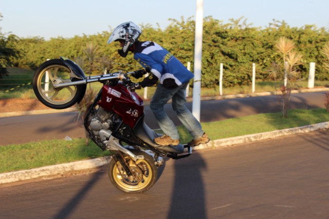 Campeonato de som e carros rebaixados em Vista Alegre do Alto.