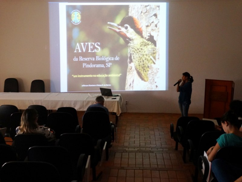 Assessora do Meio Ambiente apresenta palestra para divulgação de Cartilha de educação ambiental.