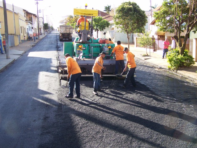 Prefeitura de Vista Alegre realiza recape asfáltico com recursos próprios.