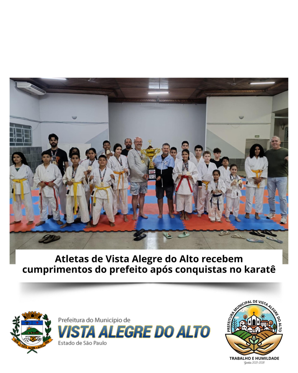 Atletas de Vista Alegre do Alto recebem cumprimentos do prefeito após conquistas no karatê.