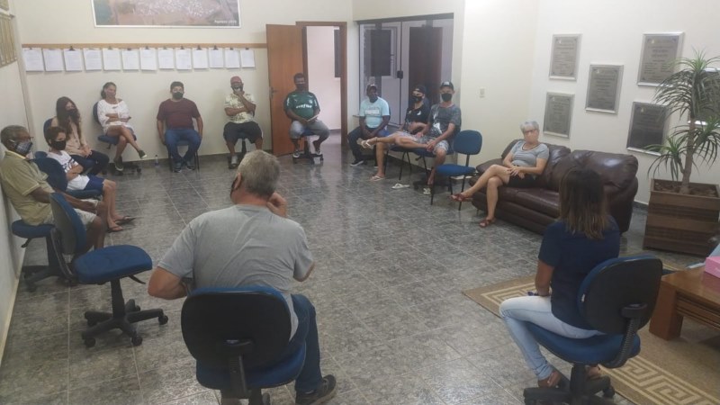 Prefeitura se reúne com catadores de material reciclável em Vista Alegre.