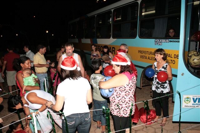 Prefeitura entrega presentes de Natal para crianças