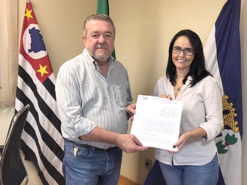 Prefeito assina convênio inédito para castração de animais em Vista Alegre.