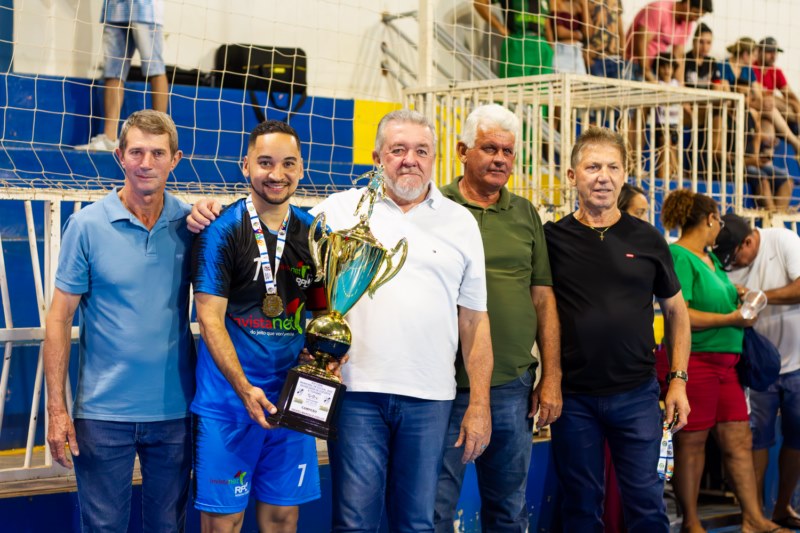 RPL/InvistaNet festeja o título da Copa Municipal de Futsal de Vista Alegre.