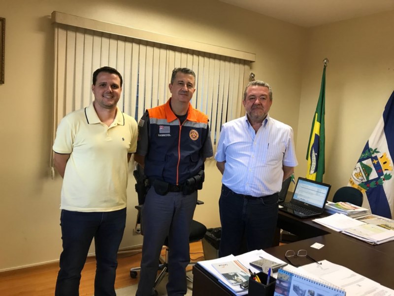 Luís Fiorani recebe visita do coordenador regional da Defesa Civil.