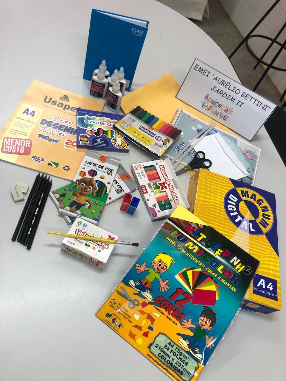 Prefeitura de Vista Alegre do Alto realiza entrega de kits escolares aos alunos da rede municipal.