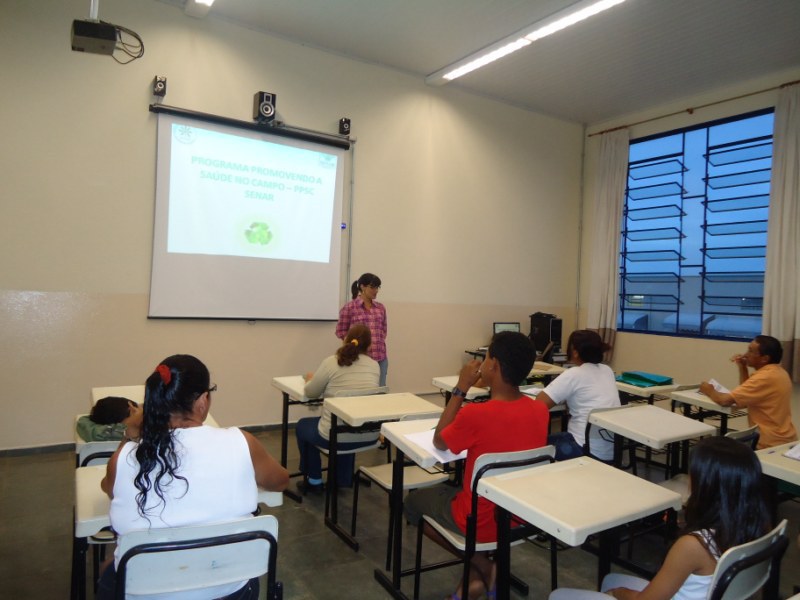 Alunos da EJA participam de curso do SENAR em Vista Alegre do Alto.