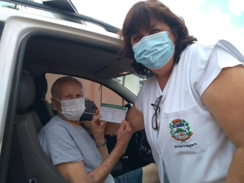 Vista Alegre vacina idosos com mais de 90 anos contra a Covid-19.