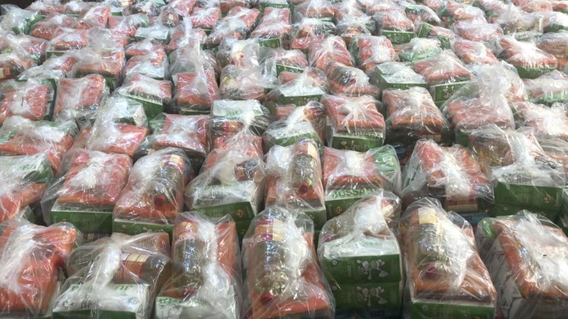 Prefeitura distribui kits de alimentos para alunos da rede municipal de ensino em Vista Alegre.
