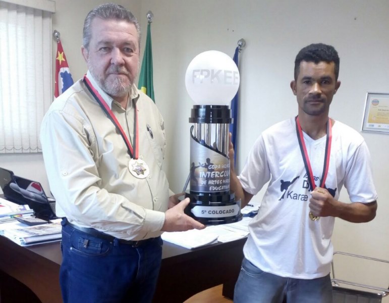 Karatê de Vista Alegre brilha em competição.