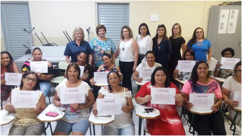Cras de Vista Alegre encerra curso gratuito de cuidador de idosos.