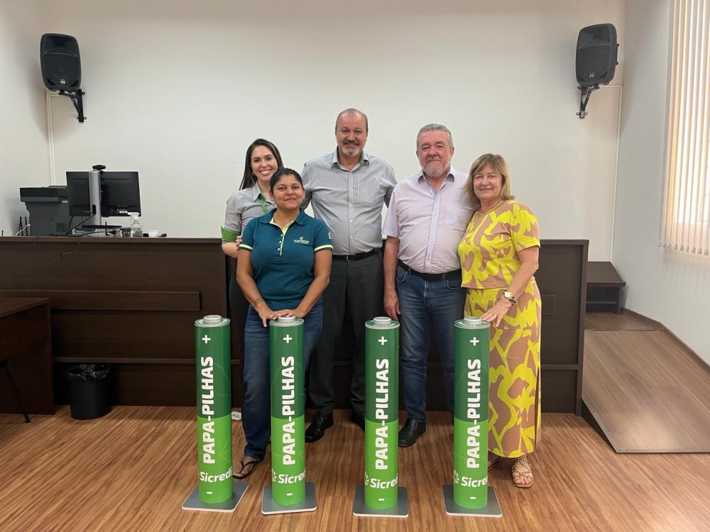 Prefeitura de Vista Alegre do Alto em Parceria com a SICREDI Distribui Ecopontos de