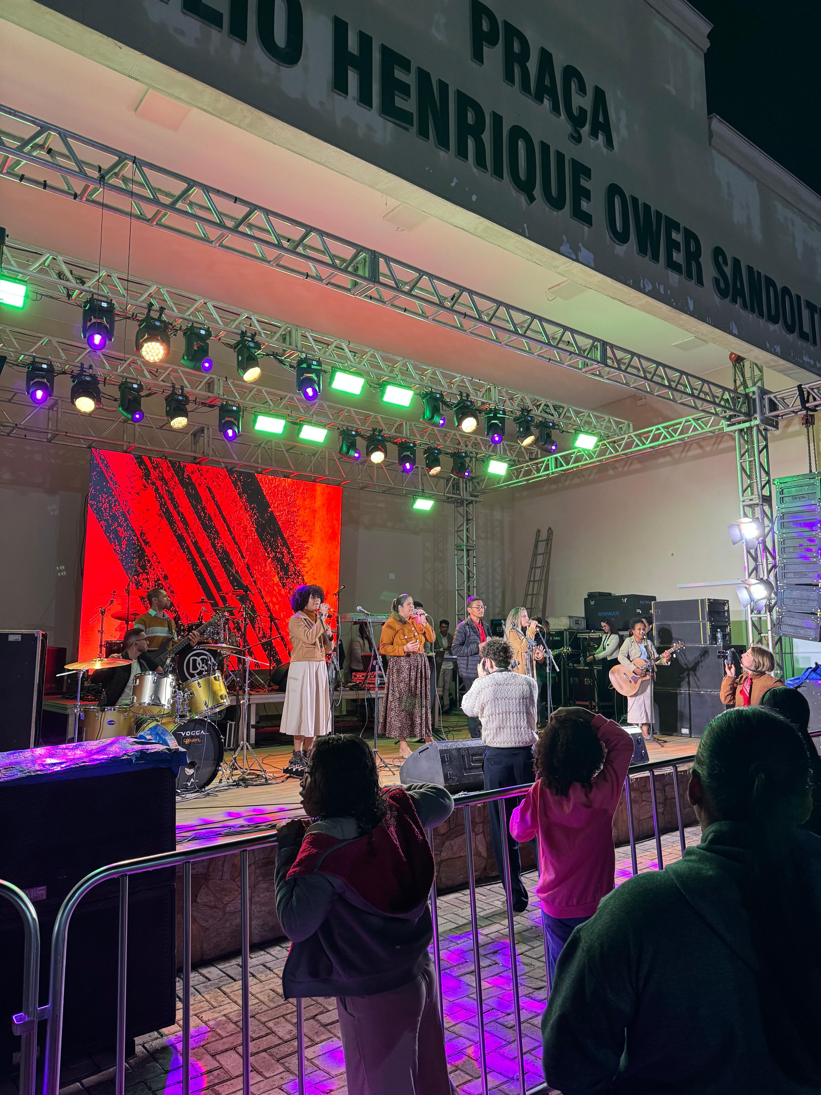 Praça Central recebe celebração do Dia do Evangélico.