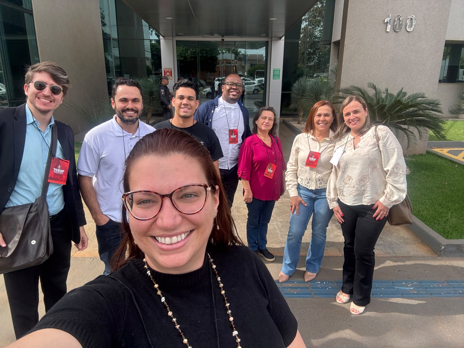 Comitiva de Vista Alegre do Alto participa de capacitação sobre a Nova Lei de Licitações em Barretos.