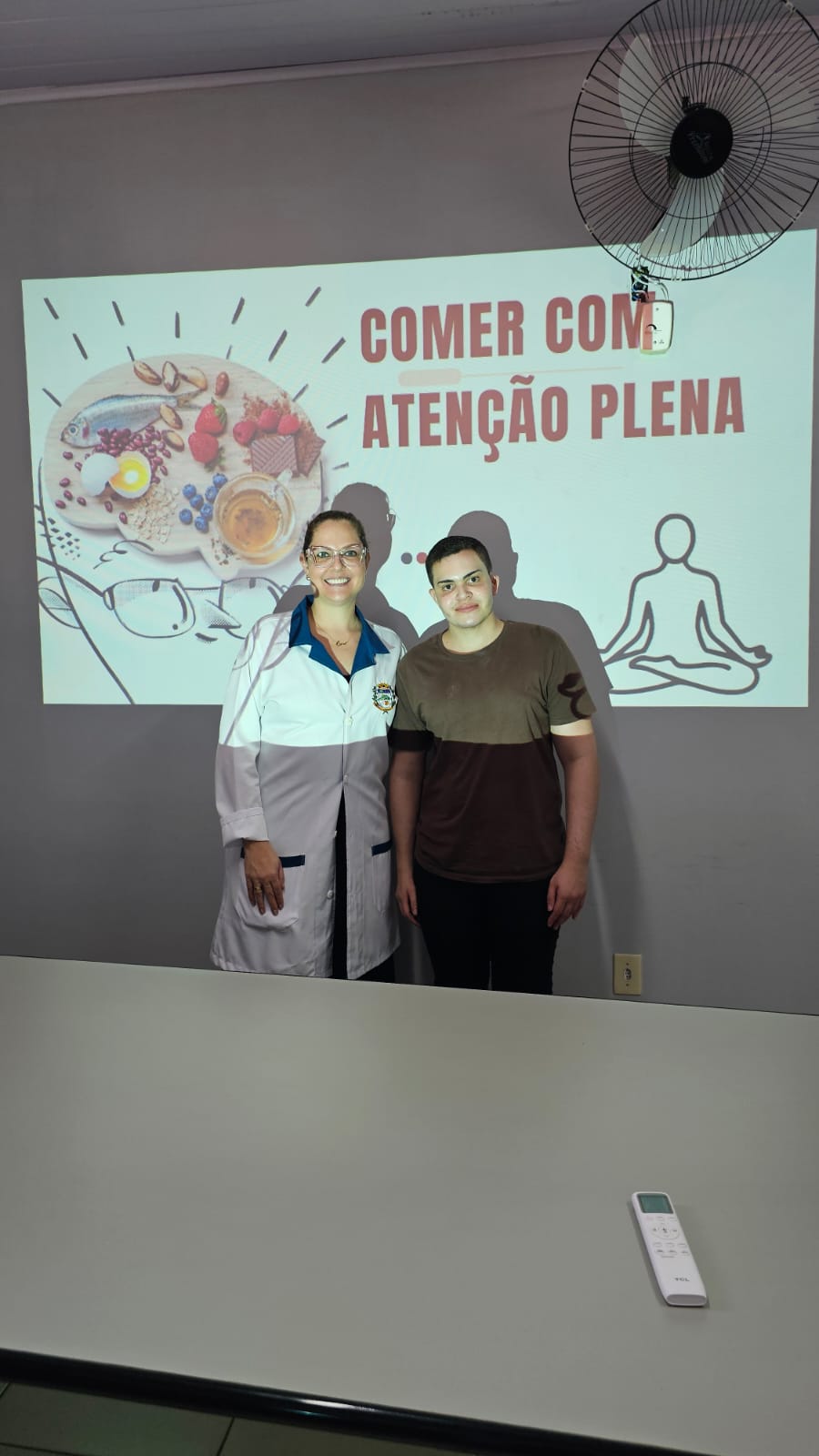 Grupo da Obesidade aborda bem-estar e alimentação consciente em encontro.