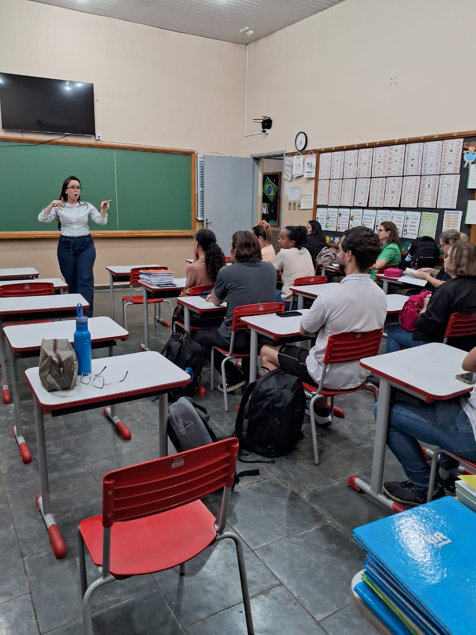 Formação em HTPC aborda a importância da rotina escolar.