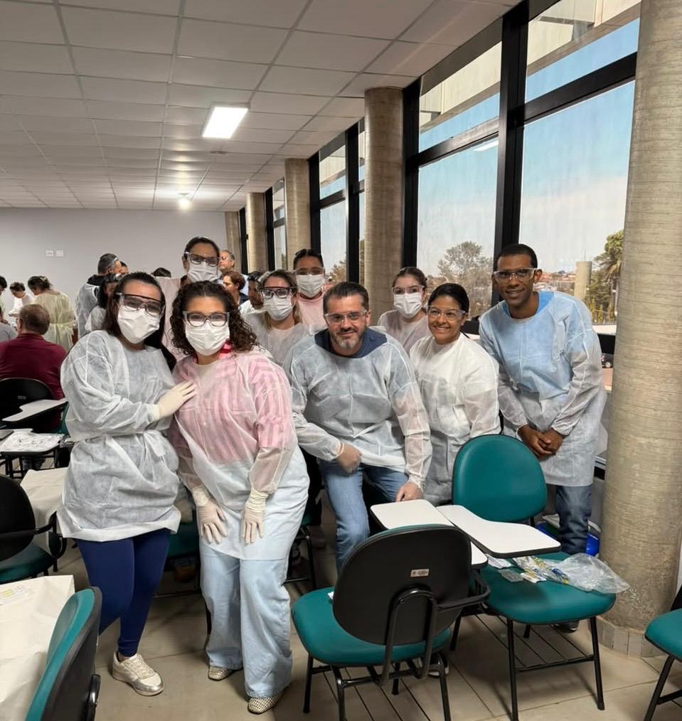 Equipe do Pronto Socorro de Vista Alegre do Alto participa de capacitação para atendimento antirrábico em Barretos.