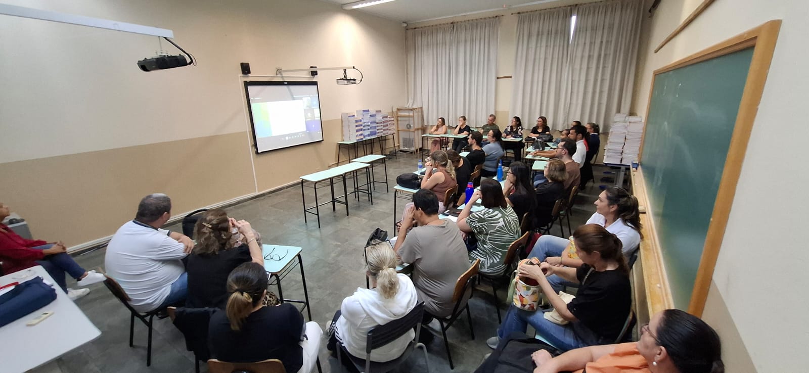 Professores da EMEIEF Irineu Julião participam de formação sobre afetividade, vínculos e aprendizagem.