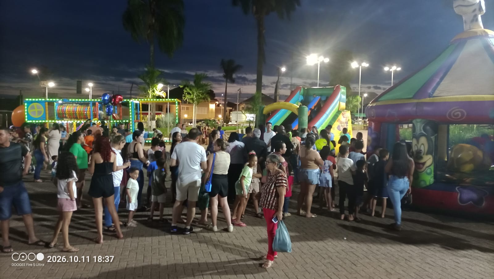 Festa da Semana da Criança reúne milhares de pessoas na Praça Central de Vista Alegre do Alto.