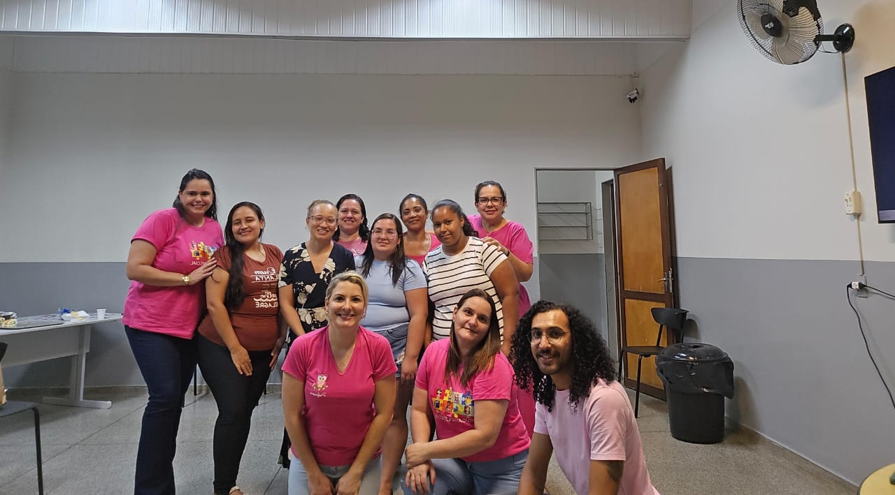 Projeto Cuidando de Quem Cuida promove acolhimento e reflexão sobre o autocuidado durante o Outubro Rosa.