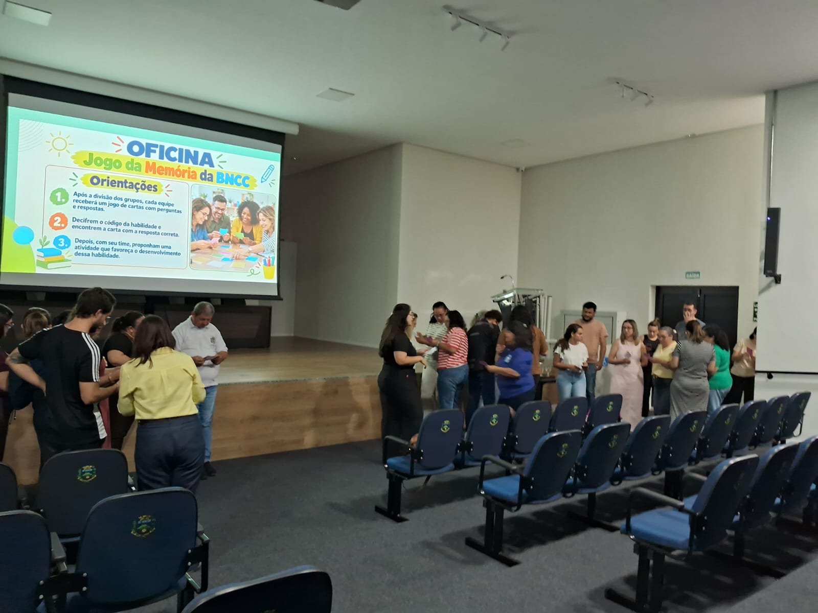 Professores de Vista Alegre do Alto participam de formação continuada sobre alfabetização e gestão da sala de aula.